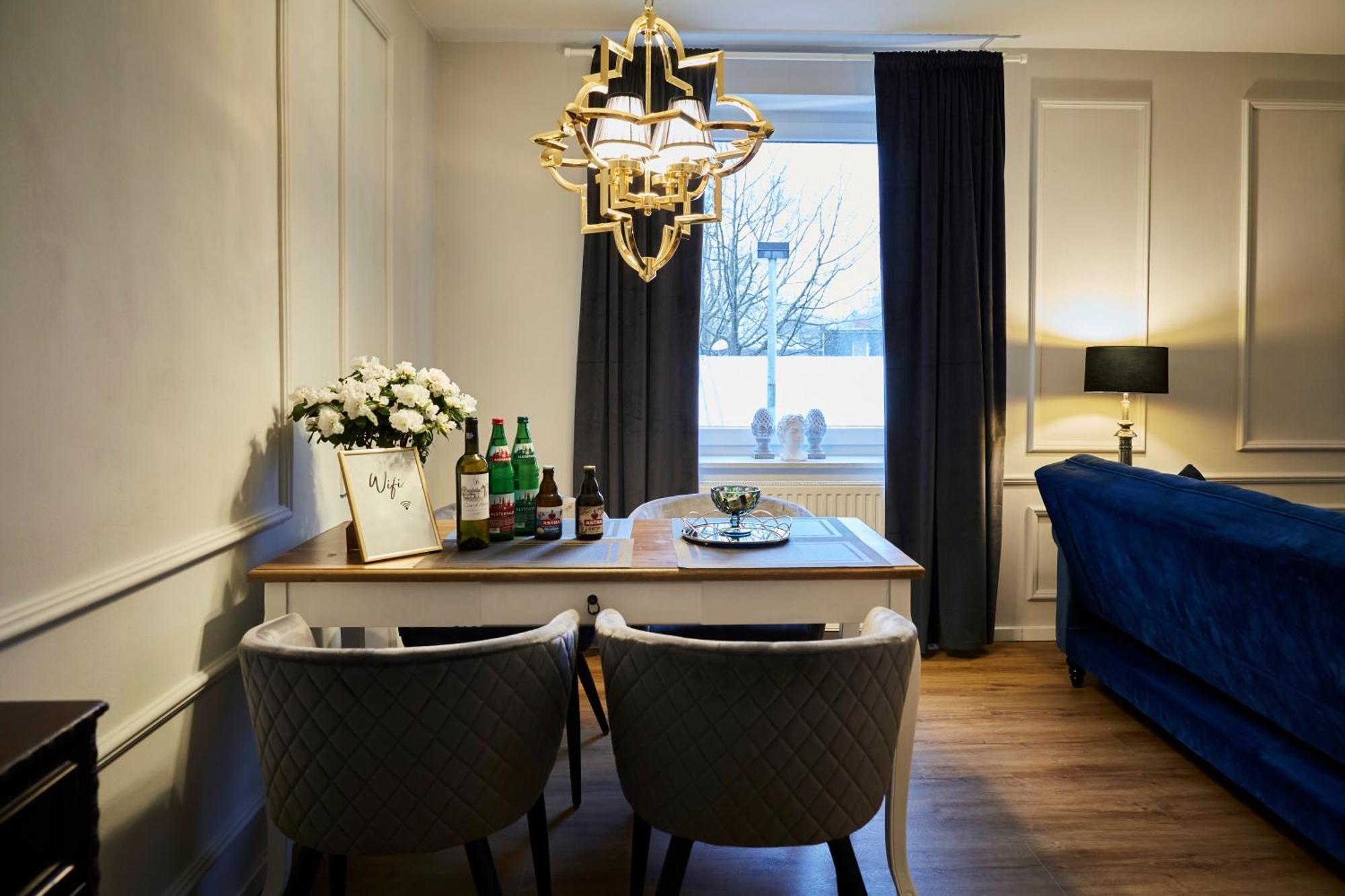 R B Apartment: Airport-Adjacent Hamburg Haven for Families and Professionals Exterior photo